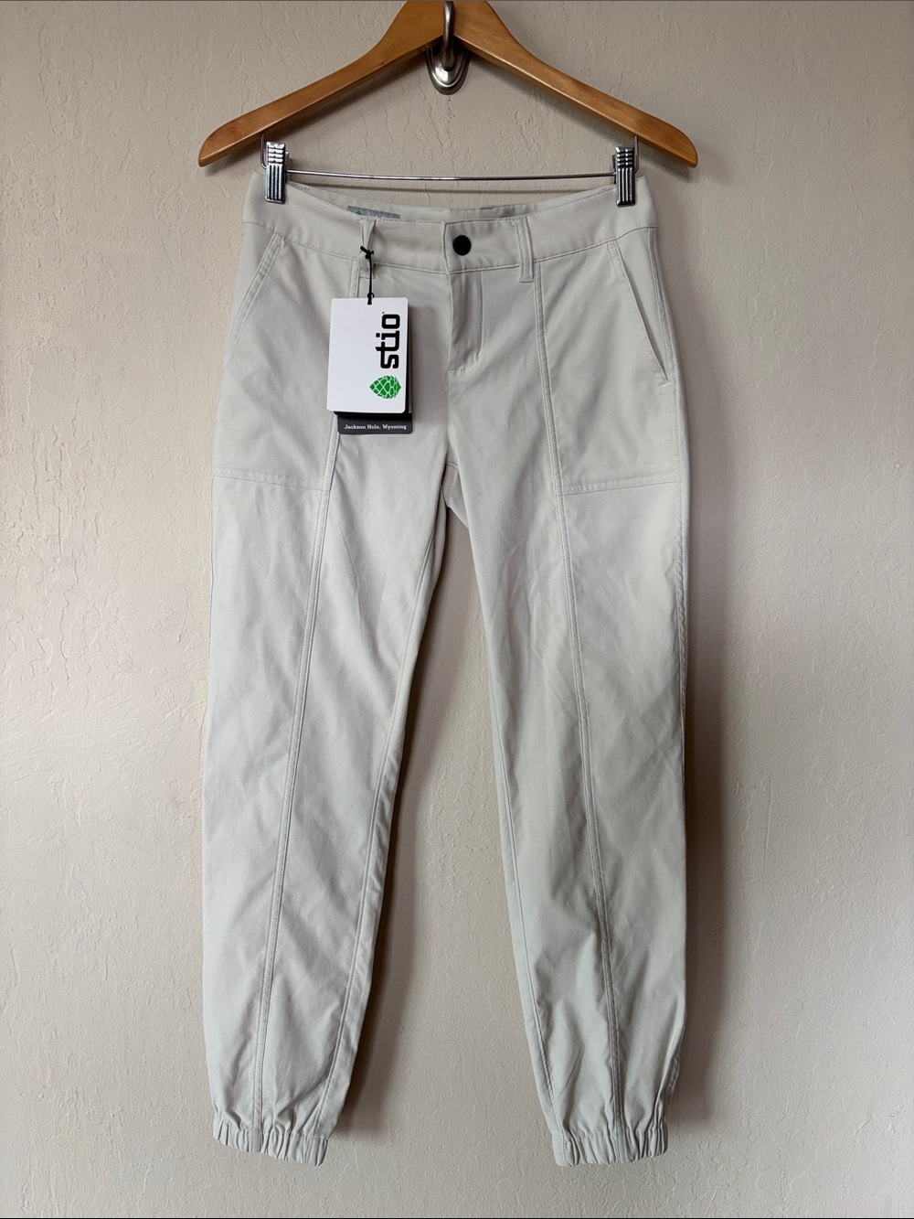 Stio women’s Coburn jogger size 4 NEW